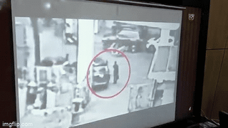 Vụ 'chuyến bay giải cứu': Công bố video cựu điều tra viên Hoàng Văn Hưng nhận chiếc cặp nghi đựng tiền