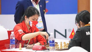 Lê Tuấn Minh vượt qua đàn anh Lê Quang Liêm giành HCV môn cờ chớp