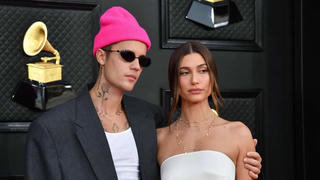 Hailey và Justin Bieber chào đón con đầu lòng