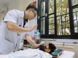 Dập nát tay vì chơi pháo tự chế