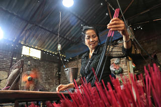 Quy trình làm hương đen làng Chóa