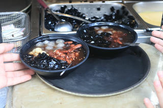 Chè đậu đỏ 'ế' khách ngày lễ Thất tịch