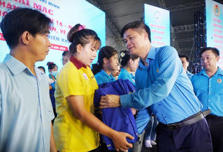 Tháng Công nhân 2025 với chủ đề 'Công nhân Việt Nam tiên phong bước vào kỷ nguyên mới'