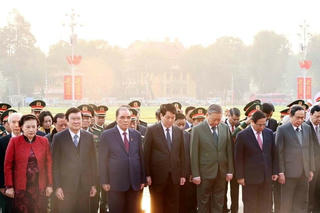 Lãnh đạo Đảng, Nhà nước, Quân ủy Trung ương vào Lăng viếng Chủ tịch Hồ Chí Minh