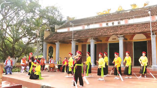 Làng chèo cổ bên dòng sông Mã