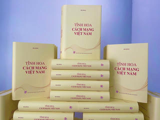 Ra mắt cuốn sách "Tinh hoa cách mạng Việt Nam" của nhà báo lão thành Hà Đăng