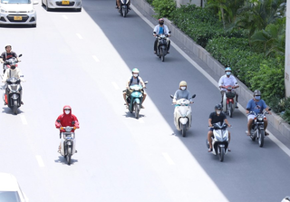Nhiều khu vực nắng nóng gay gắt, chiều tối có mưa dông
