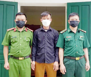 Người bố trong vụ 'bé gái bị bố treo lên trần nhà đánh dã man' đã ra trình diện