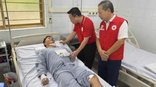 Trung ương Hội Chữ thập đỏ Việt Nam hỗ trợ các nạn nhân vụ lật tàu tại vịnh Hạ Long
