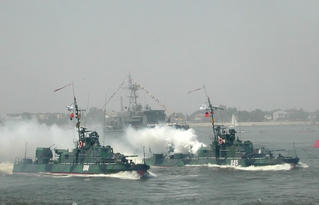 Nga triển khai tàu chiến gần Crimea