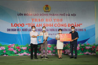'Túi An sinh Công đoàn' sẻ chia khó khăn với người lao động