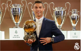 Ronaldo gấp đôi Messi về số điểm bầu chọn ở Quả Bóng Vàng 2016