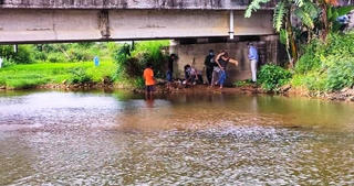 Quảng Ngãi: Vớt dép, 2 học sinh tiểu học trượt chân, đuối nước