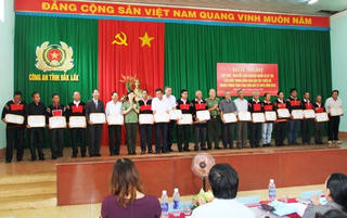 Biểu dương người có uy tín trong phong trào toàn dân bảo vệ ANTQ
