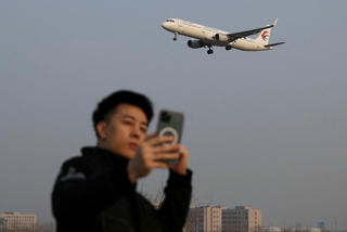 China Eastern Airlines nối lại các chuyến bay sử dụng Boeing 737-800