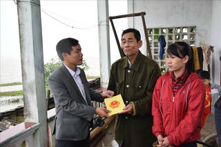 Tình người trong lũ ở Thủy Thanh