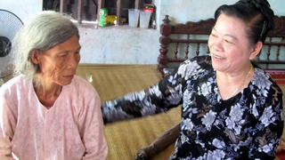 Bà Ân từ thiện