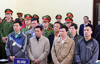 Xử sơ thẩm lần 2 vụ 9 người chạy thận tử vong: Công tố viên đề nghị xử lý luật sư cản trở tòa