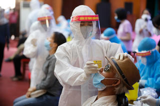 Cách ly người ở vùng dịch trở về chưa tiêm vaccine ngừa Covid-19