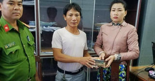 Người thu mua phế liệu trả lại gần 90 triệu đồng nhặt được