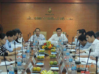 Thứ trưởng Bộ Công thương Cao Quốc Hưng làm việc với Hiệp hội và Tổng công ty Thuốc lá VN