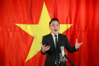 [VIDEO] Tùng Dương gây sốt với MV ‘Tiến quân ca’