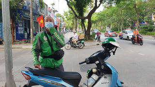 Tài xế 'méo mặt' vì giá xăng