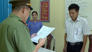 Nêu tên người tiêu cực