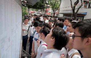 Trước giờ G thi tuyển sinh vào lớp 10: Con lo một, mẹ lo mười