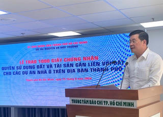 HoREA lên tiếng về việc tổ chức lễ trao 1.000 sổ hồng: Tốn kém ngân sách, không cần thiết!