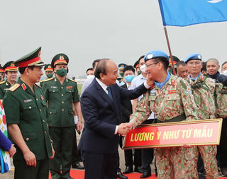 Tỏa sáng hình ảnh 'Bộ đội Cụ Hồ' trong lòng bạn bè quốc tế