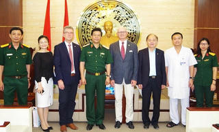 Hợp tác chuyên môn quân y Việt Nam – Đức