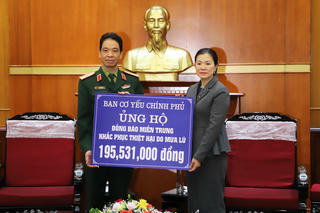 Kịp thời động viên, hỗ trợ những gia đình chịu thiệt hại do mưa lũ