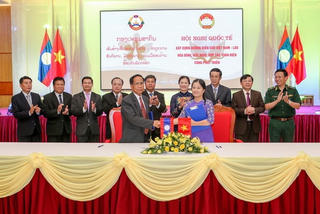 Mặt trận 10 tỉnh biên giới Việt Nam- Lào ký giao ước thi đua