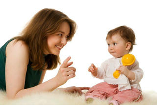 Trò chuyện với con ngay từ khi bé mới chào đời