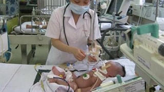 Đắk Lắk một trẻ sơ sinh bị uốn ván nguy kịch