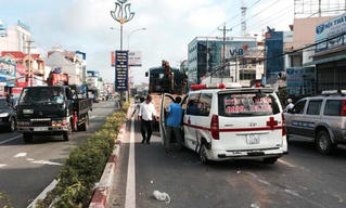 Xe cấp cứu va chạm, bệnh nhân trọng thương