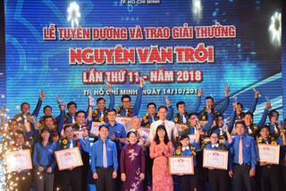 32 thanh niên công nhân nhận giải thưởng Nguyễn Văn Trỗi