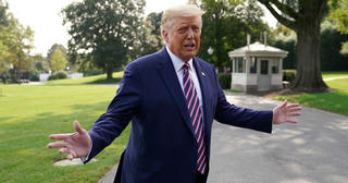 Đặc vụ Mỹ chặn đứng gói hàng chứa chất độc gửi cho Tổng thống Trump