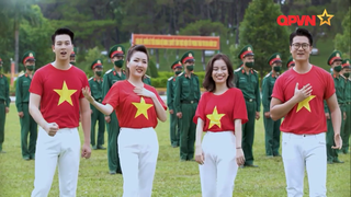 Xung phong mặc ‘áo giáp’ biểu diễn trong vùng dịch