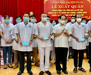 Đoàn y, bác sỹ tỉnh Gia Lai lên đường vào TP HCM hỗ trợ chống dịch