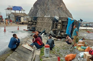 Vụ lật xe khách ở Hòa Bình: Đánh giá an toàn đối với xe giường nằm