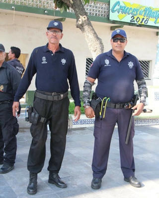 Cảnh sát Mexico mang ná cao su chống tội phạm