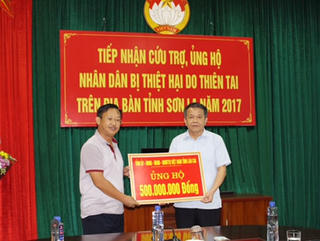 Lào Cai ủng hộ Sơn La 500 triệu đồng khắc phục hậu quả mưa lũ