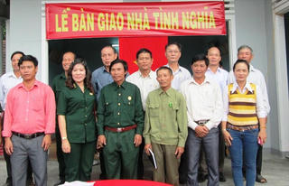 Quảng Ngãi: Bàn giao nhà tình nghĩa