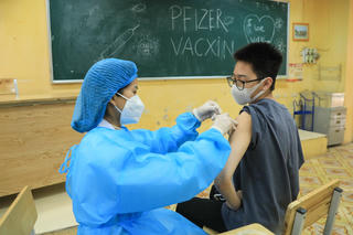 Tiêm vaccine phòng Covid-19 phải thần tốc hơn nữa