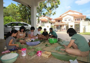 Người Việt tại Malaysia gìn giữ phong vị Tết cổ truyền