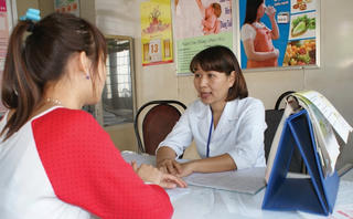 Việc sàng lọc và xử trí trước sinh được thực hiện trên tinh thần tự nguyện