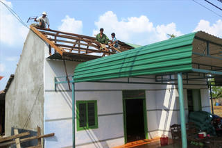 Đắk Lắk: Lốc xoáy làm sập và tốc mái 67 ngôi nhà