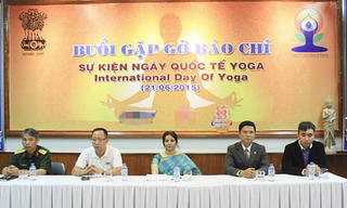 Việt Nam lần đầu tổ chức Ngày quốc tế yoga